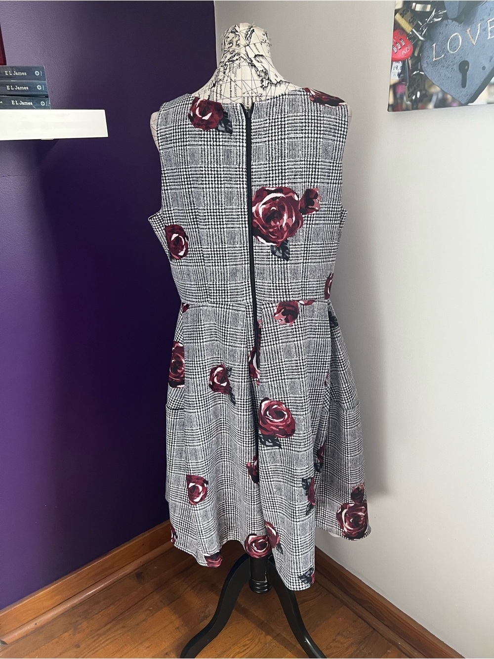 Roz & Ali Gray Plaid Plus Size Sleeveless Dress with Burgundy Rose Print - Picture 6 of 9